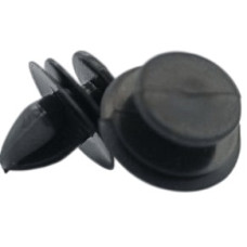 Нажимное крепление внутренней отделки двери с тремя шляпками